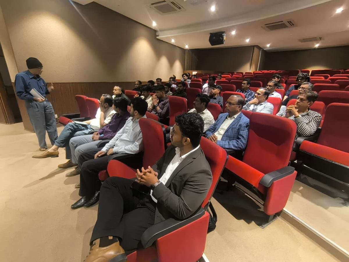 Discussion among manufacturers at a Pune meetup